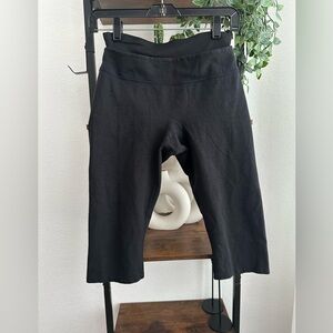 Women’s Spanx workout‎ Capri. Double lined waist for extra support. Size medium.